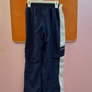 Nike joggers Youth Medium